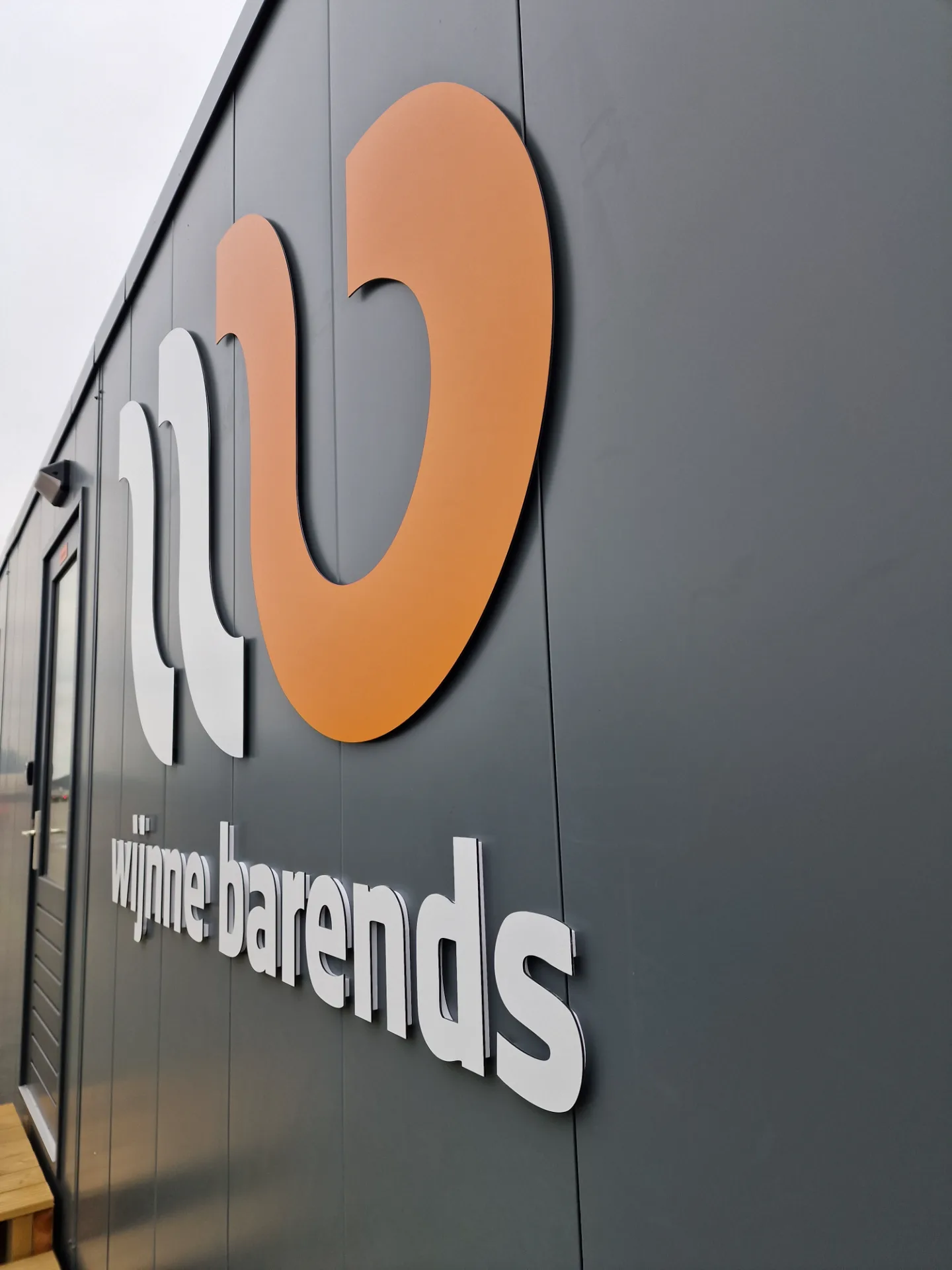 Moderne Gevelbelettering Bedrijfspand afbeelding 2
